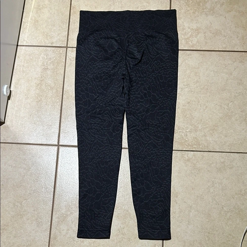 Gymshark Charcoal Patterned Leggings - Picture 3 of 3